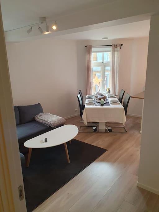 Corner With 2 Bedrooms In The Middle Of The Centre *